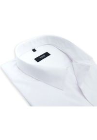 Mmer / Villaro - Koszule męskie - Biała koszula męska Mmer na spinki z plisą kryjącą guziki i kieszonką 031K. Okazja: na wesele, na ślub cywilny. Typ kołnierza: kołnierzyk klasyczny. Kolor: biały. Materiał: bawełna, poliester. Długość rękawa: długi rękaw. Długość: długie. Styl: elegancki, klasyczny #1