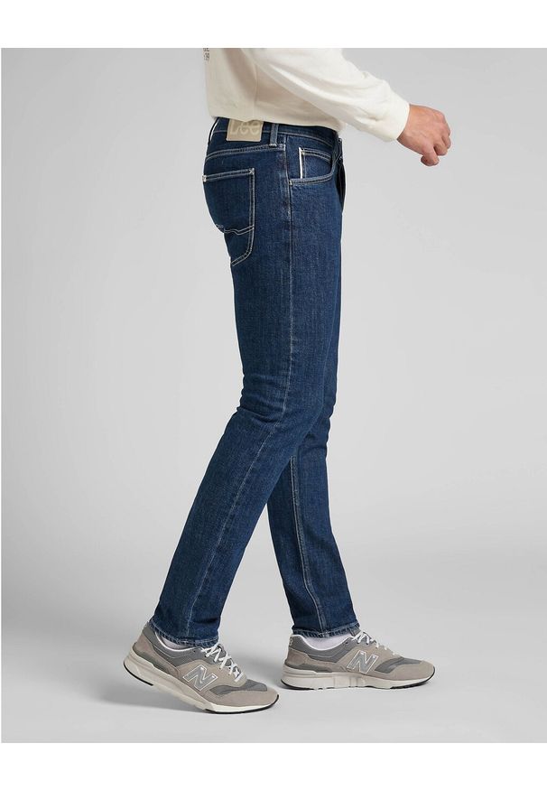 Lee - LEE LUKE BUTTON FLY MĘSKIE SPODNIE JEANSOWE STONE ESME L70SNIWF 112322027