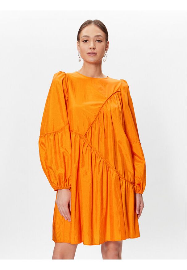 GESTUZ - Gestuz Sukienka koktajlowa Hesla 10906964 Pomarańczowy Regular Fit. Kolor: pomarańczowy. Materiał: syntetyk. Styl: wizytowy