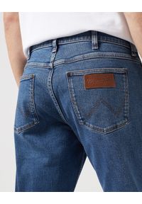 Wrangler - WRANGLER GREENSBORO MĘSKIE SPODNIE JEANSOWE JEANSY DŻINSY HAZE 112350665 W15Q018394