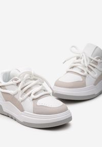 Renee - Biało-Beżowe Sneakersy z Szerokimi Ozdobnymi Sznurówkami Naale. Nosek buta: okrągły. Zapięcie: sznurówki. Kolor: biały. Materiał: materiał. Obcas: na obcasie. Wysokość obcasa: niski #5