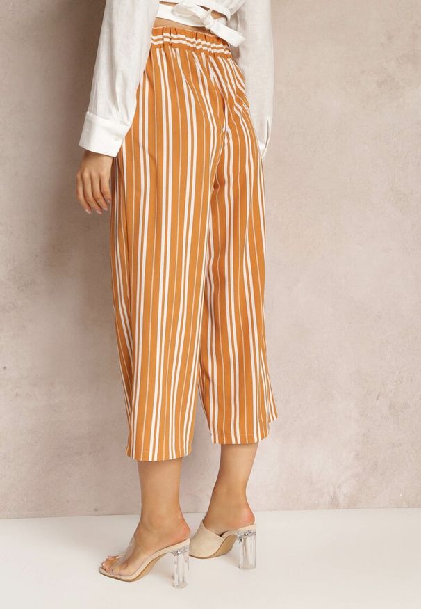 Renee - Pomarańczowe Szerokie Spodnie z Gumką w Pasie i Printem w Paski Jamiena. Kolor: pomarańczowy. Wzór: nadruk, paski