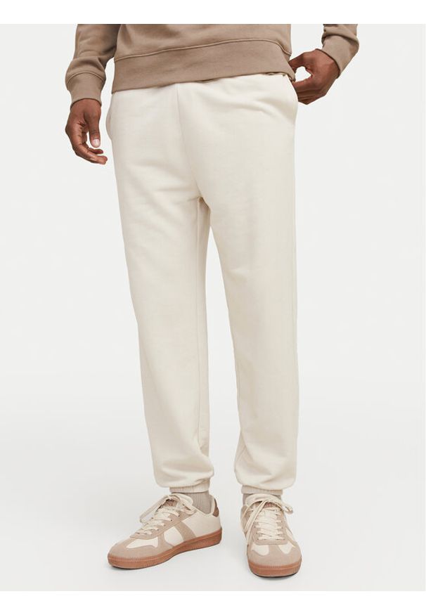 Jack & Jones - Jack&Jones Spodnie dresowe Morgan 12257964 Beżowy Regular Fit. Kolor: beżowy. Materiał: bawełna, syntetyk