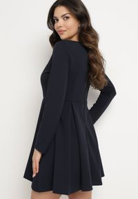 Born2be - Granatowa Elegancka Sukienka o Rozkloszowanym Kroju Temitonia. Kolor: niebieski. Długość rękawa: długi rękaw. Styl: elegancki #7