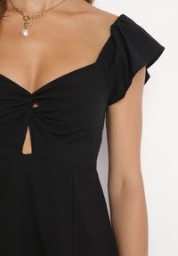 Born2be - Czarna Bawełniana Mini Sukienka z Wycięciem przy Dekolcie Miauri. Kolor: czarny. Materiał: bawełna. Długość rękawa: krótki rękaw. Długość: mini #3