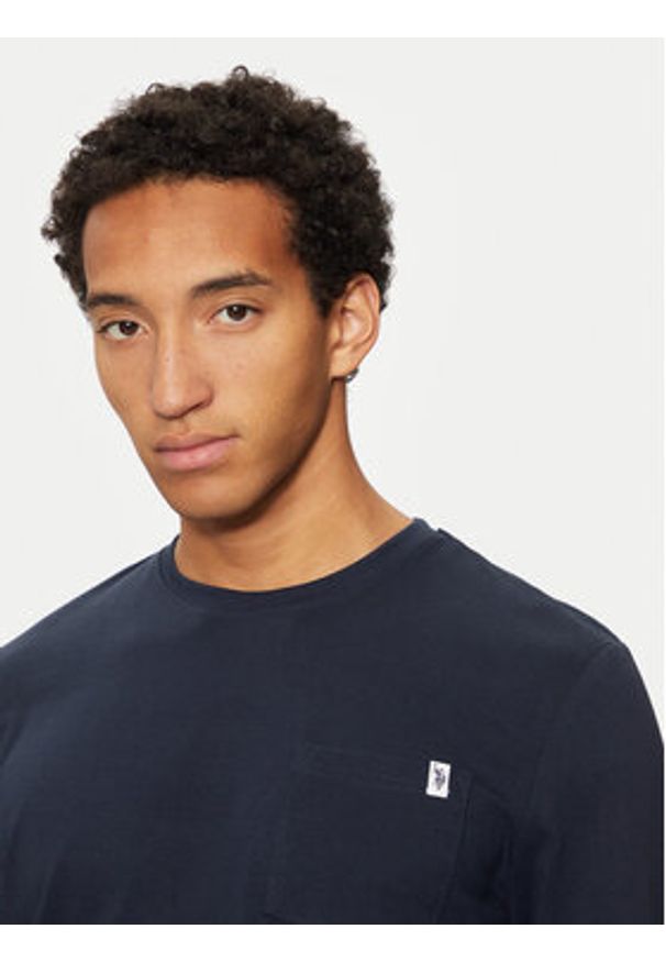 U.S. Polo Assn. Longsleeve MUP2275 Granatowy Regular Fit. Typ kołnierza: polo. Kolor: niebieski. Materiał: bawełna. Długość rękawa: długi rękaw