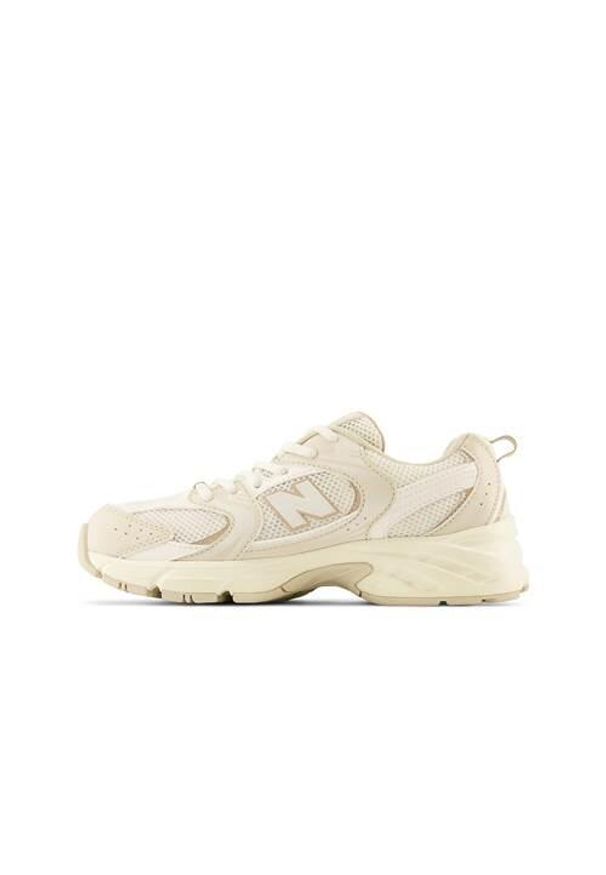 Buty do chodzenia dla dzieci New Balance 530. Zapięcie: sznurówki. Kolor: biały. Materiał: syntetyk, tkanina, materiał. Szerokość cholewki: normalna. Sport: turystyka piesza