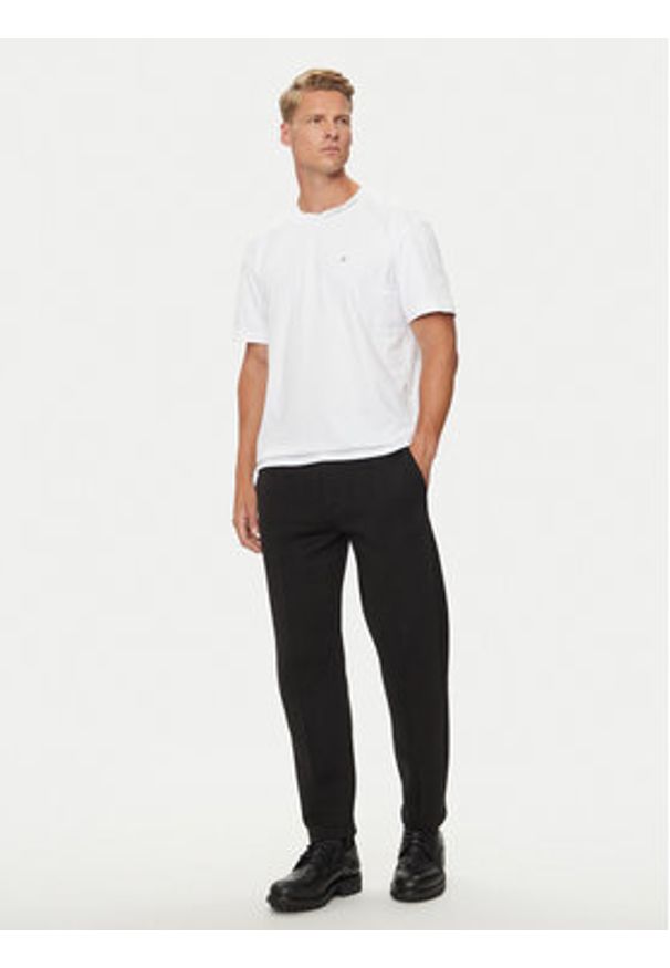Calvin Klein Spodnie materiałowe K10K113661 Czarny Regular Fit. Kolor: czarny. Materiał: bawełna