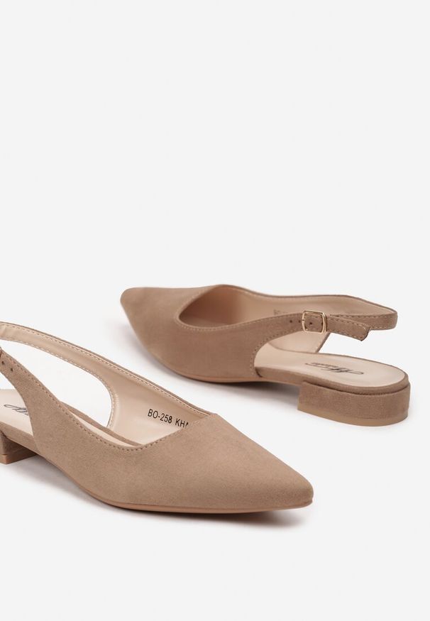 Born2be - Ciemnobeżowe Sandały z Imitacji Zamszu z Noskiem w Szpic Silevelira. Okazja: na co dzień. Zapięcie: sprzączka. Kolor: beżowy. Materiał: zamsz. Styl: elegancki, casual