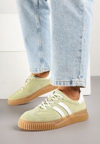 Renee - Jasnozielone Sneakersy z Zamszu na Niskiej Platformie Tenafina. Okazja: na co dzień. Kolor: zielony. Materiał: zamsz. Szerokość cholewki: normalna. Wzór: aplikacja. Obcas: na platformie #5
