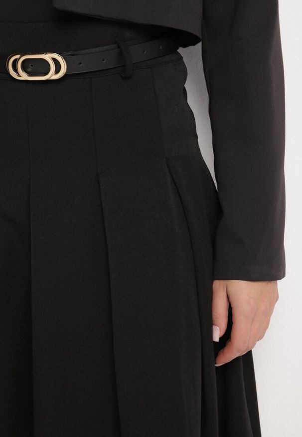 Born2be - Czarna Rozkloszowana Spódnica z Wiskozą Ozdobiona Paskiem i Plisami Fidelin. Kolor: czarny. Materiał: wiskoza. Wzór: aplikacja. Styl: elegancki