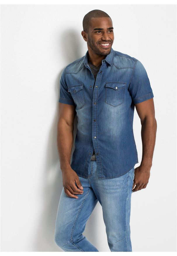 bonprix - Koszula dżinsowa z czystej bawełny organicznej, krótki rękaw, slim fit. Typ kołnierza: kołnierzyk klasyczny. Kolor: niebieski. Materiał: bawełna. Długość rękawa: krótki rękaw. Długość: krótkie