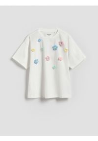 Reserved - T-shirt z aplikacją - złamana biel. Materiał: bawełna. Wzór: aplikacja