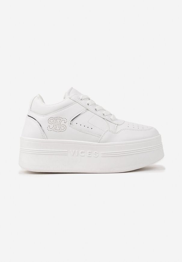 Renee - Biało-Srebrne Sneakersy Vices na Platformie Ozdobione Metalicznymi Aplikacjami Nelanil. Okazja: na spotkanie biznesowe, do pracy, na co dzień. Kolor: biały. Materiał: jeans. Wzór: aplikacja. Obcas: na platformie. Wysokość obcasa: średni