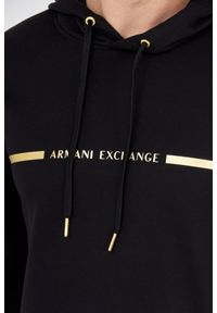 Armani Exchange - ARMANI EXCHANGE Czarna bluza męska z kapturem ze złotym logo. Typ kołnierza: kaptur. Kolor: czarny