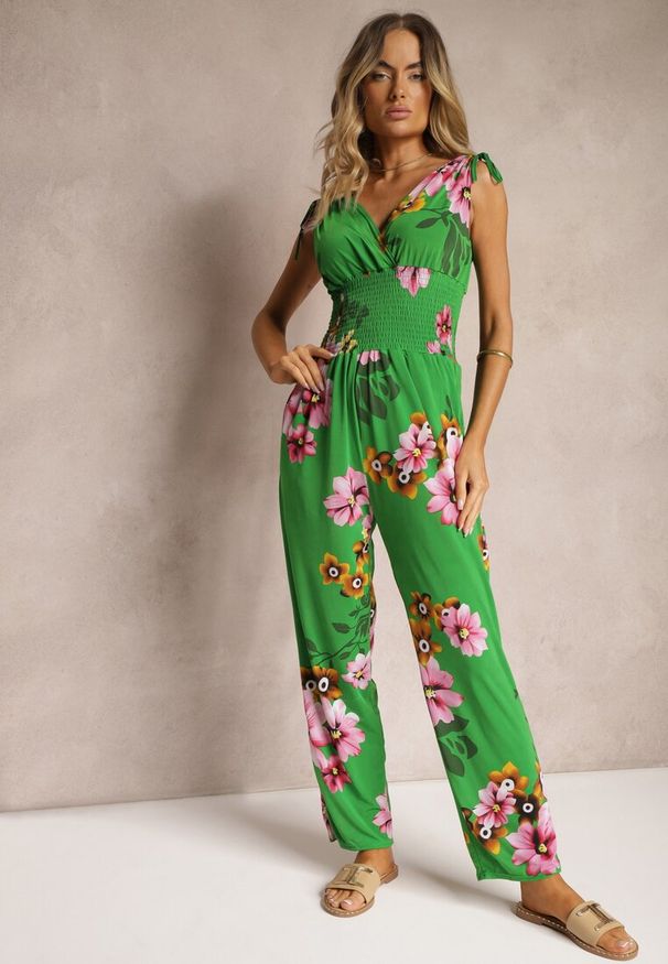Renee - Zielony Kombinezon z Ściągaczami na Ramionach w Kwiatowy Wzór Almora. Okazja: na co dzień, na imprezę. Kolor: zielony. Wzór: kwiaty. Sezon: lato. Styl: casual, elegancki, klasyczny