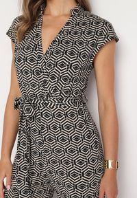 Born2be - Czarno-Biały Kombinezon z Wiskozą Wiązany w Pasie Sosofia. Okazja: na co dzień, na spacer. Kolor: czarny. Materiał: wiskoza. Styl: casual, elegancki #6