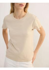 Reserved - Bawełniany t-shirt - złamana biel. Materiał: bawełna