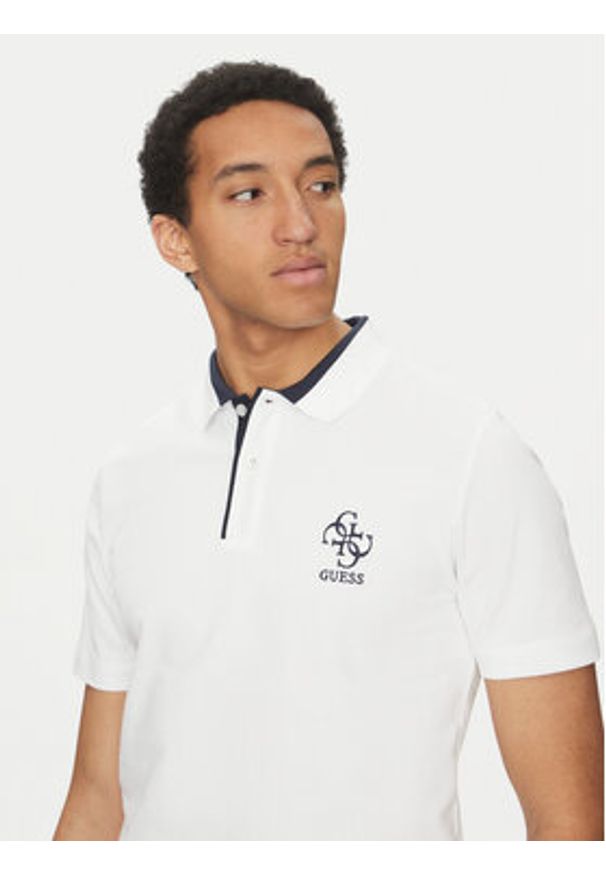 Guess Polo M5GP60 K7O64 Biały Slim Fit. Typ kołnierza: polo. Kolor: biały. Materiał: bawełna