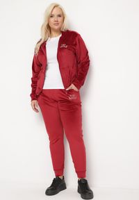 Born2be - Bordowy Welurowy Komplet Dresowy z Rozpinaną Bluzą i Luźnymi Spodniami Malinass. Kolor: czerwony. Materiał: dresówka, welur. Sport: turystyka piesza