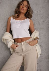 Renee - Biały Bawełniany Tank Top w Prążki z Ozdobnymi Guziczkami Bernissa. Okazja: na co dzień, na imprezę. Kolor: biały. Materiał: bawełna. Wzór: prążki. Styl: casual #2