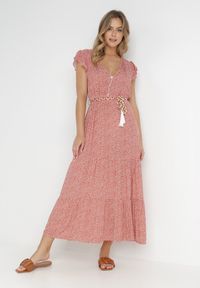 Born2be - Czerwona Sukienka Tudanna. Typ kołnierza: dekolt w kształcie V. Kolor: różowy. Materiał: materiał, tkanina. Wzór: aplikacja, kwiaty, ażurowy. Długość: maxi #1