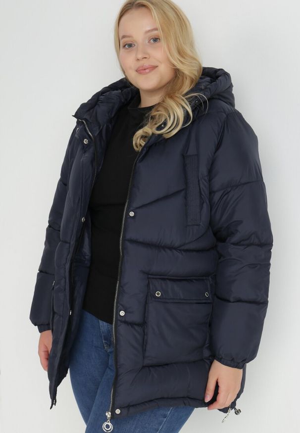 Born2be - Granatowa Kurtka Pikowana z Kapturem Lannea. Typ kołnierza: kaptur. Kolekcja: plus size. Kolor: niebieski. Materiał: jeans. Długość rękawa: długi rękaw. Długość: długie