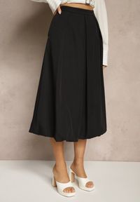Renee - Czarna Rozkloszowana Spódnica z Wiskozą Zdobiona Zakładkami Volnira. Okazja: na co dzień. Kolor: czarny. Materiał: wiskoza. Wzór: aplikacja. Styl: elegancki, casual #4