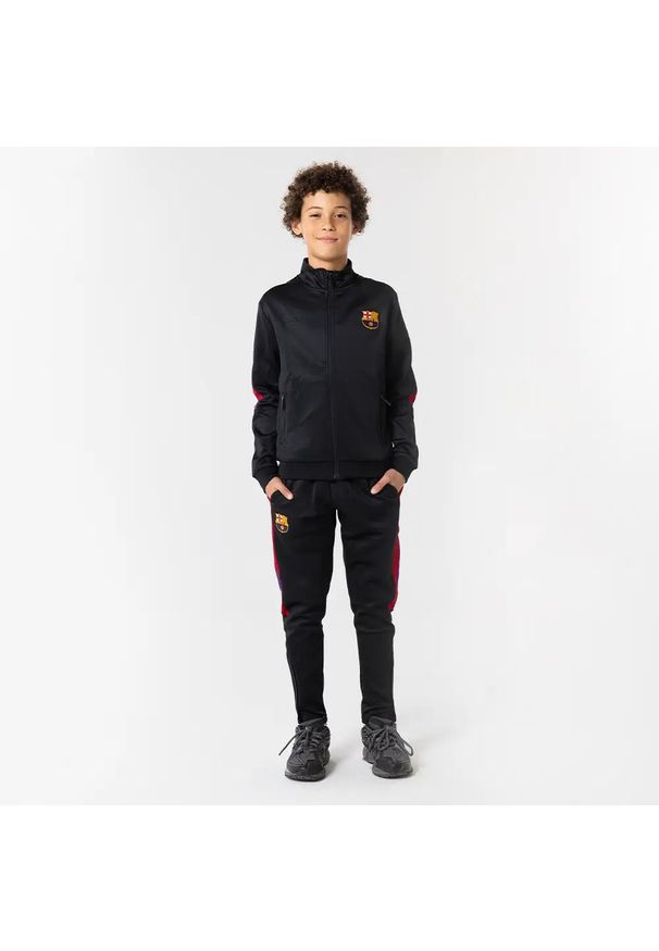 Dres treningowy FC Barcelona dla dzieci 25/26 - Czarny. Kolor: wielokolorowy. Materiał: dresówka. Styl: sportowy
