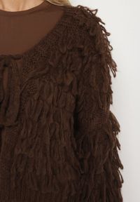 Born2be - Brązowy Wiązany Kardigan z Dodatkiem Wełny i Wiskozy Zdobiony Frędzlami Tiravea. Okazja: na co dzień. Typ kołnierza: dekolt w serek. Kolor: brązowy. Materiał: wełna, wiskoza. Długość rękawa: długi rękaw. Długość: długie. Wzór: aplikacja. Styl: casual, elegancki #3