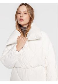 Calvin Klein Płaszcz zimowy Transform K20K204632 Biały Regular Fit. Kolor: biały. Materiał: syntetyk. Sezon: zima