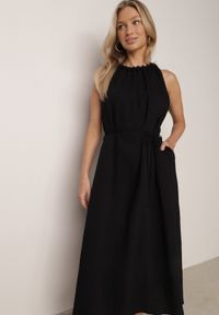 Born2be - Czarna Wiskozowa Sukienka Bez Rękawów z Warkoczowym Splotem przy Dekolcie Shirineli. Okazja: na co dzień. Kolekcja: plus size. Kolor: czarny. Materiał: wiskoza. Długość rękawa: bez rękawów. Wzór: ze splotem. Typ sukienki: proste, dla puszystych. Styl: elegancki, casual, klasyczny, boho #4