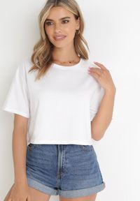 Born2be - Biały Krótki T-shirt Oversize Lilu. Okazja: na co dzień. Kolor: biały. Materiał: bawełna, tkanina. Długość: krótkie. Sezon: lato, wiosna. Styl: elegancki, casual