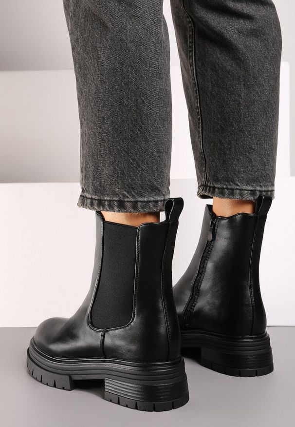 Born2be - Czarne Płaskie Ocieplane Botki w Stylu Sztybletów Zetilie. Okazja: na co dzień. Kolor: czarny. Sezon: zima, jesień. Styl: klasyczny, casual, elegancki