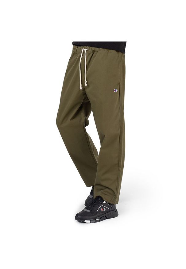 Spodnie Champion Straight Leg Cropped Woven 216544-GS556 - zielone. Kolor: zielony. Materiał: bawełna, poliester, materiał. Wzór: aplikacja