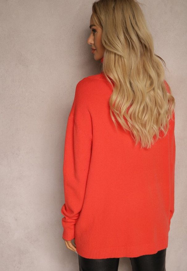 Renee - Pomarańczowy Golf o Fasonie Klasycznego Swetra z Domieszką Kaszmiru Rorilaine. Okazja: na co dzień. Typ kołnierza: golf. Kolor: pomarańczowy. Materiał: kaszmir. Długość rękawa: długi rękaw. Długość: długie. Wzór: aplikacja. Styl: klasyczny