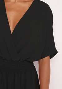 Born2be - Czarny Kopertowy Kombinezon z Gumką w Talii i Szerokimi Nogawkami Vimashea. Okazja: na co dzień. Kolor: czarny. Styl: casual, elegancki #2