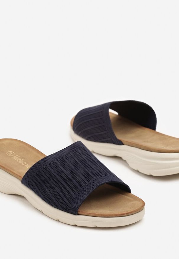 Born2be - Granatowe Klapki Ozdobione Plecioną Cholewką Kornelina. Okazja: na co dzień. Kolor: niebieski. Wzór: aplikacja. Sezon: lato. Styl: elegancki, casual