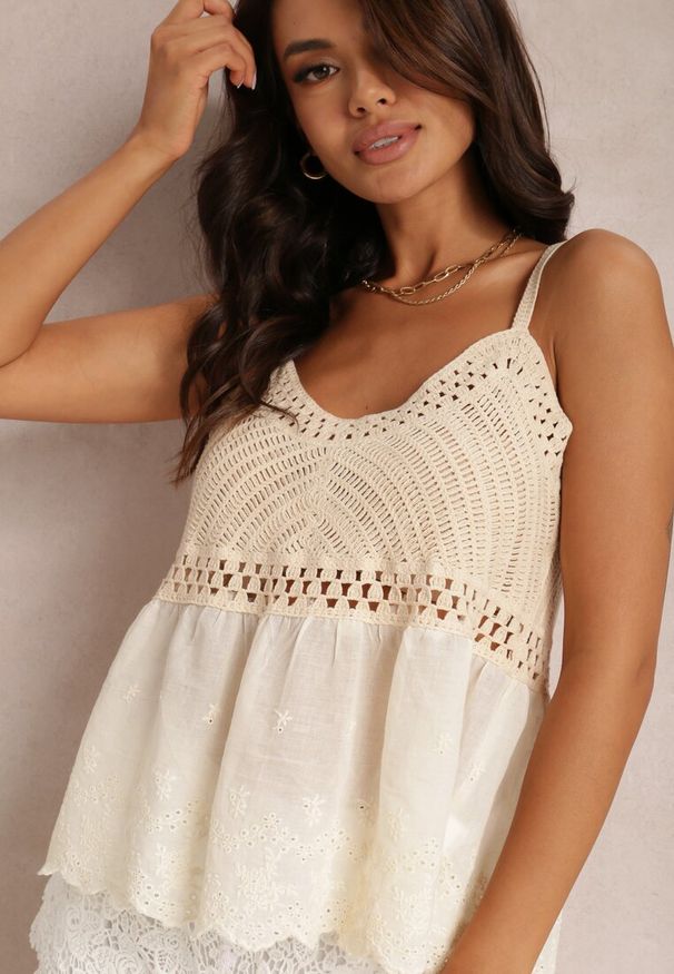 Renee - Beżowy Top Szydełkowy Talsyn. Kolor: beżowy. Materiał: bawełna, len, koronka. Długość rękawa: na ramiączkach. Wzór: haft