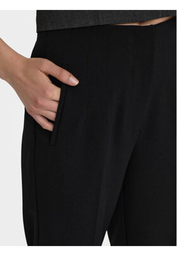 only - ONLY Chinosy Raven 15298565 Czarny Regular Fit. Kolor: czarny. Materiał: syntetyk