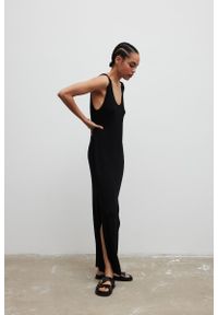 Marsala - Sukienka maxi z rozcięciami w kolorze BLACK - SUNSET-M/L. Okazja: na imprezę, na spacer. Materiał: jeans, tkanina. Długość rękawa: na ramiączkach. Sezon: lato. Typ sukienki: proste. Styl: elegancki. Długość: maxi