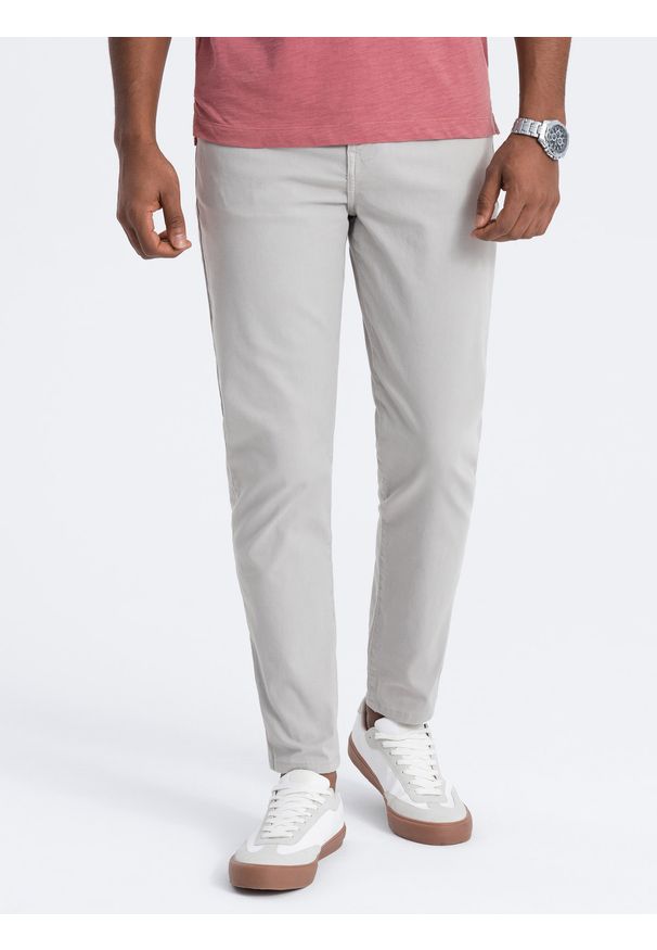 Ombre Clothing - Spodnie męskie chino o dopasowanym kroju - szare V2. Okazja: na co dzień. Kolor: szary. Materiał: elastan, materiał, tkanina, bawełna. Styl: casual