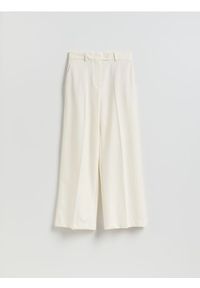 Reserved - Spodnie z szerokimi nogawkami - biały. Kolor: biały. Materiał: tkanina, wiskoza #1