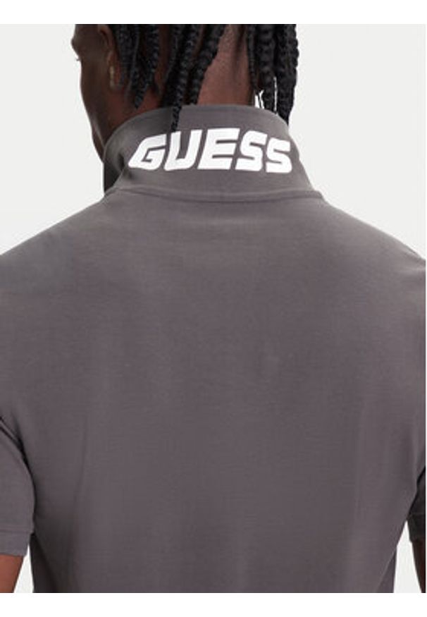 Guess Polo Z5YP02 K9WF1 Szary Regular Fit. Typ kołnierza: polo. Kolor: szary. Materiał: bawełna