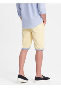 Ombre Clothing - Szorty męskie chinosy z kontrastowym podwinięciem – żółte V7. Okazja: na imprezę, do pracy, na co dzień. Kolor: żółty. Materiał: tkanina, elastan, bawełna. Długość: krótkie. Wzór: kolorowy. Sezon: lato. Styl: wakacyjny, casual #9