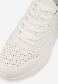 Born2be - Białe Sneakersy z Podeszwą Air i Ozdobną Perforacją Florias. Kolor: biały #5