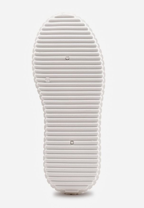 Renee - Białe Chunky Sneakersy z Trójkątną Aplikacją VICES na Platformie Cezaline. Kolor: biały. Materiał: jeans. Wzór: aplikacja. Obcas: na platformie