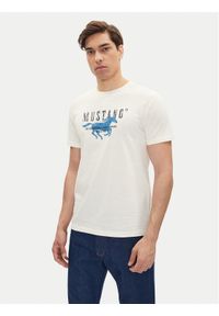 Mustang T-Shirt Austin 1016484 Biały Regular Fit. Kolor: biały. Materiał: bawełna