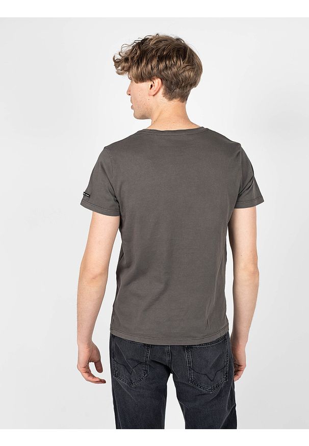 Pepe Jeans T-shirt "Tide" | PM508528 | Tide | Mężczyzna | Czarny. Okazja: na co dzień. Kolor: czarny. Materiał: poliester, bawełna. Wzór: nadruk, aplikacja. Styl: casual