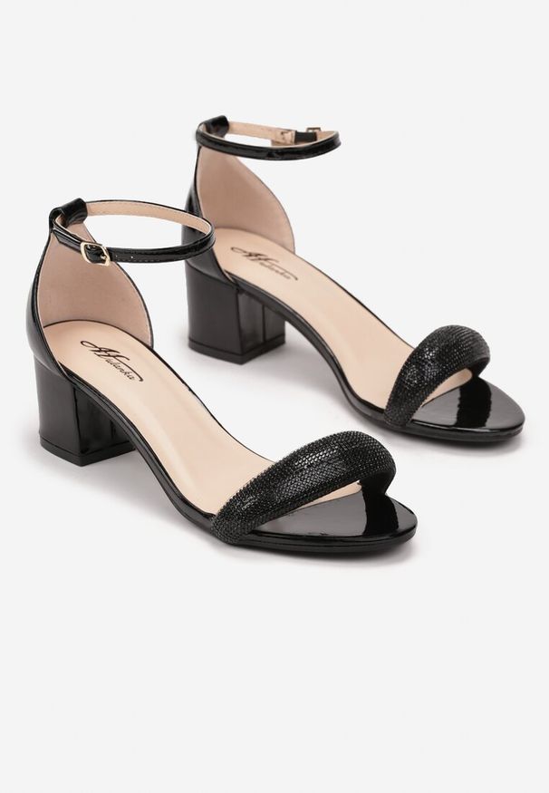 Renee - Czarne Lakierowane Sandały z Cyrkoniami Brofa. Zapięcie: pasek. Kolor: czarny. Materiał: lakier. Styl: elegancki